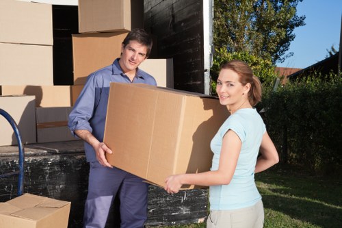 Canary Wharf moving truck transport for residential and business customers